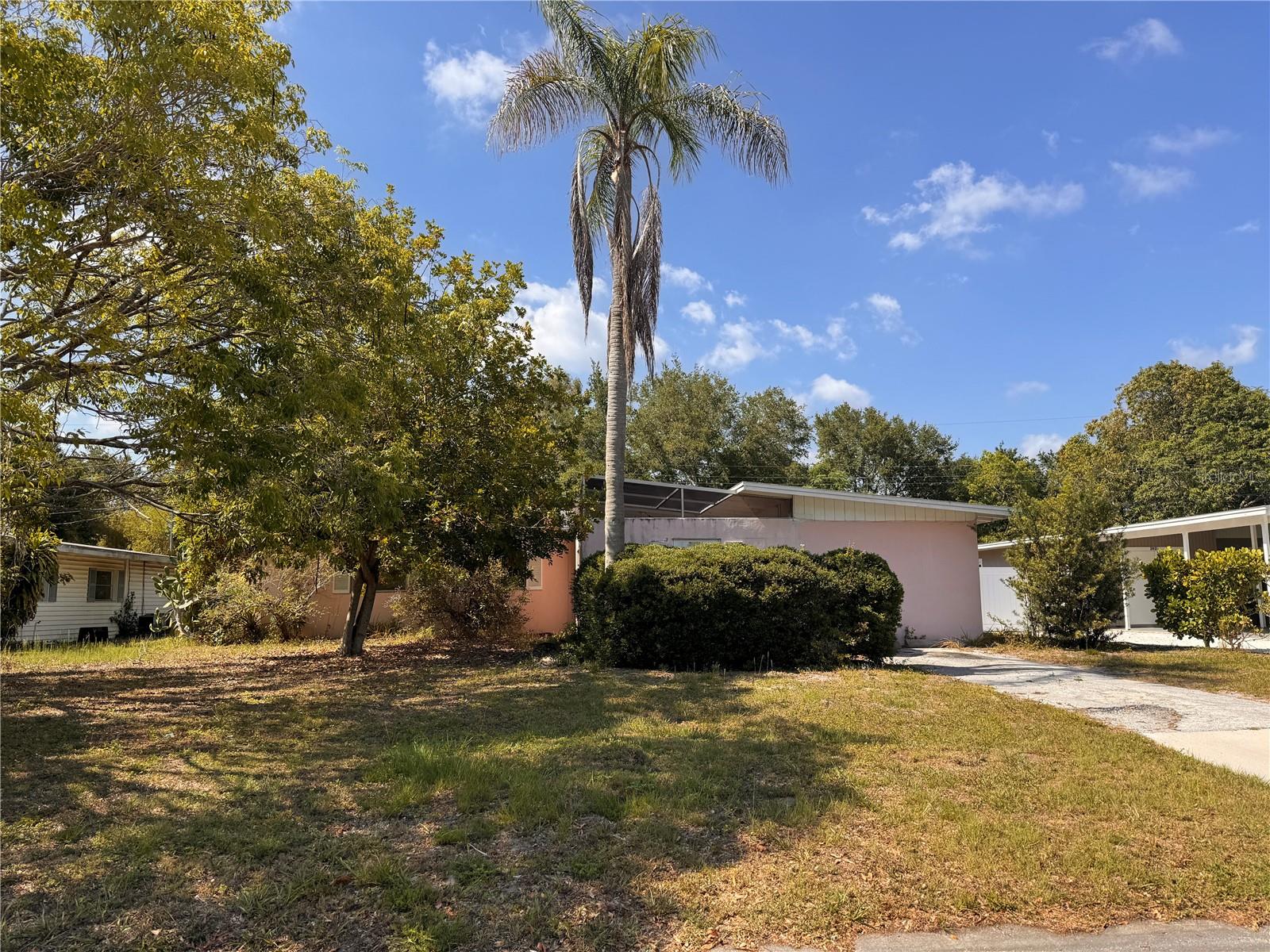 Single Family Residence in SARASOTA, FL - Daniel Dourado