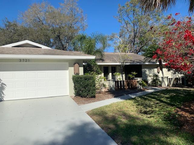 Single Family Residence in SARASOTA, FL - Daniel Dourado