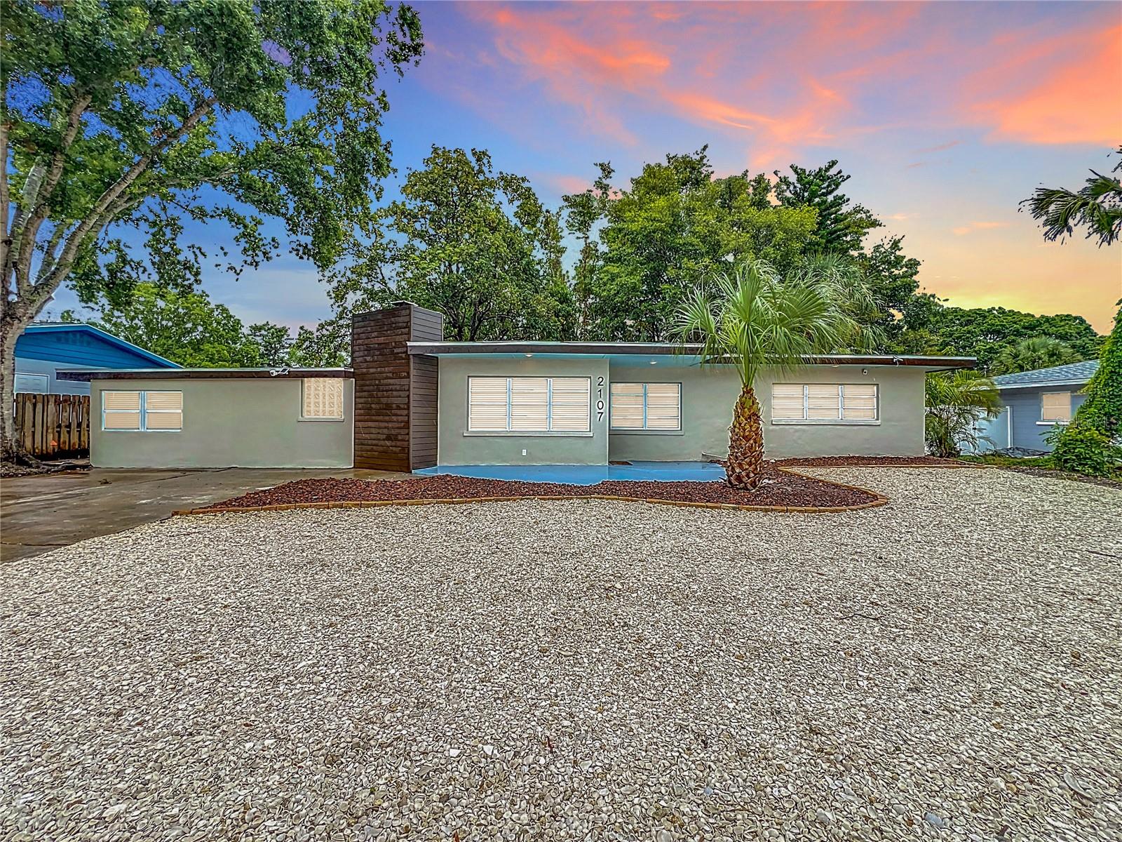 Single Family Residence in SARASOTA, FL - Daniel Dourado