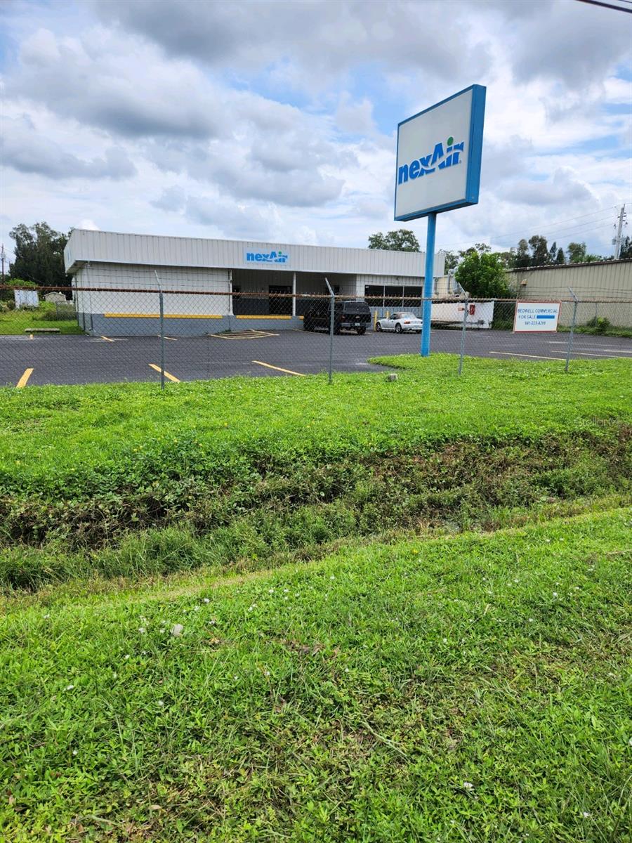 Warehouse in SARASOTA, FL - Daniel Dourado