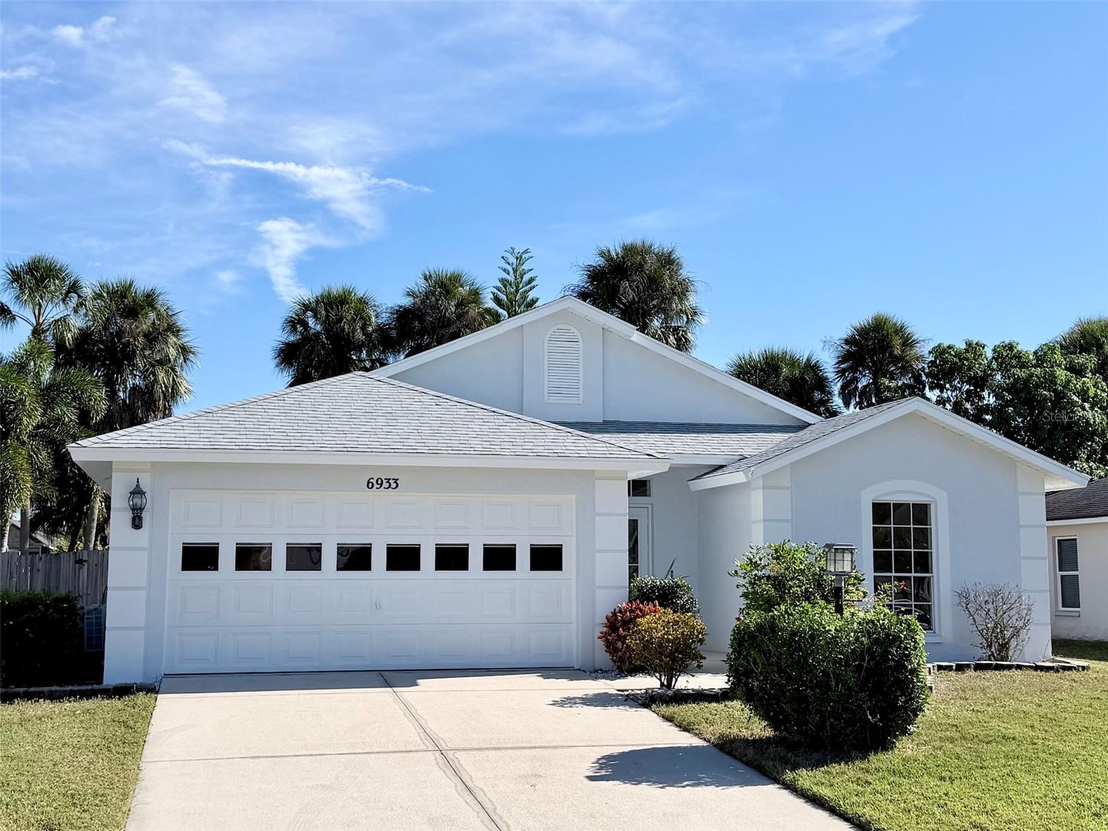 Single Family Residence in SARASOTA, FL - Daniel Dourado