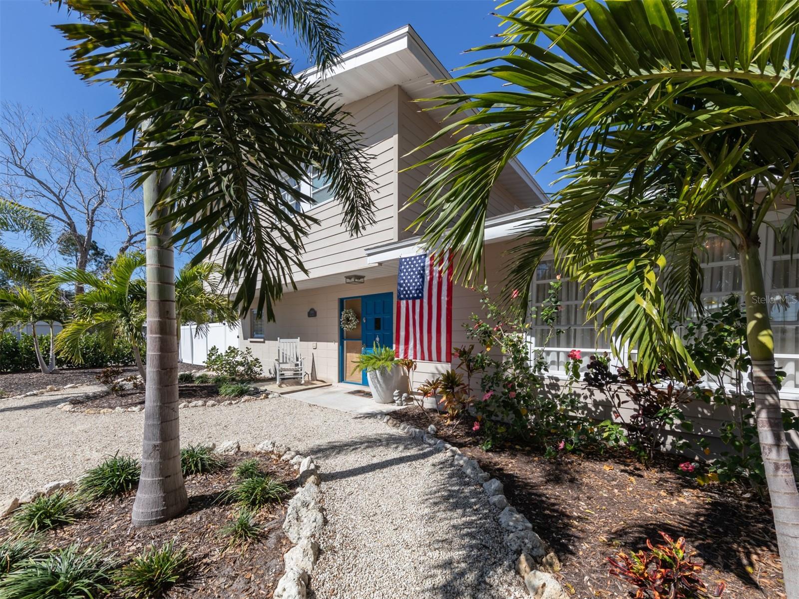 Single Family Residence in SARASOTA, FL - Daniel Dourado