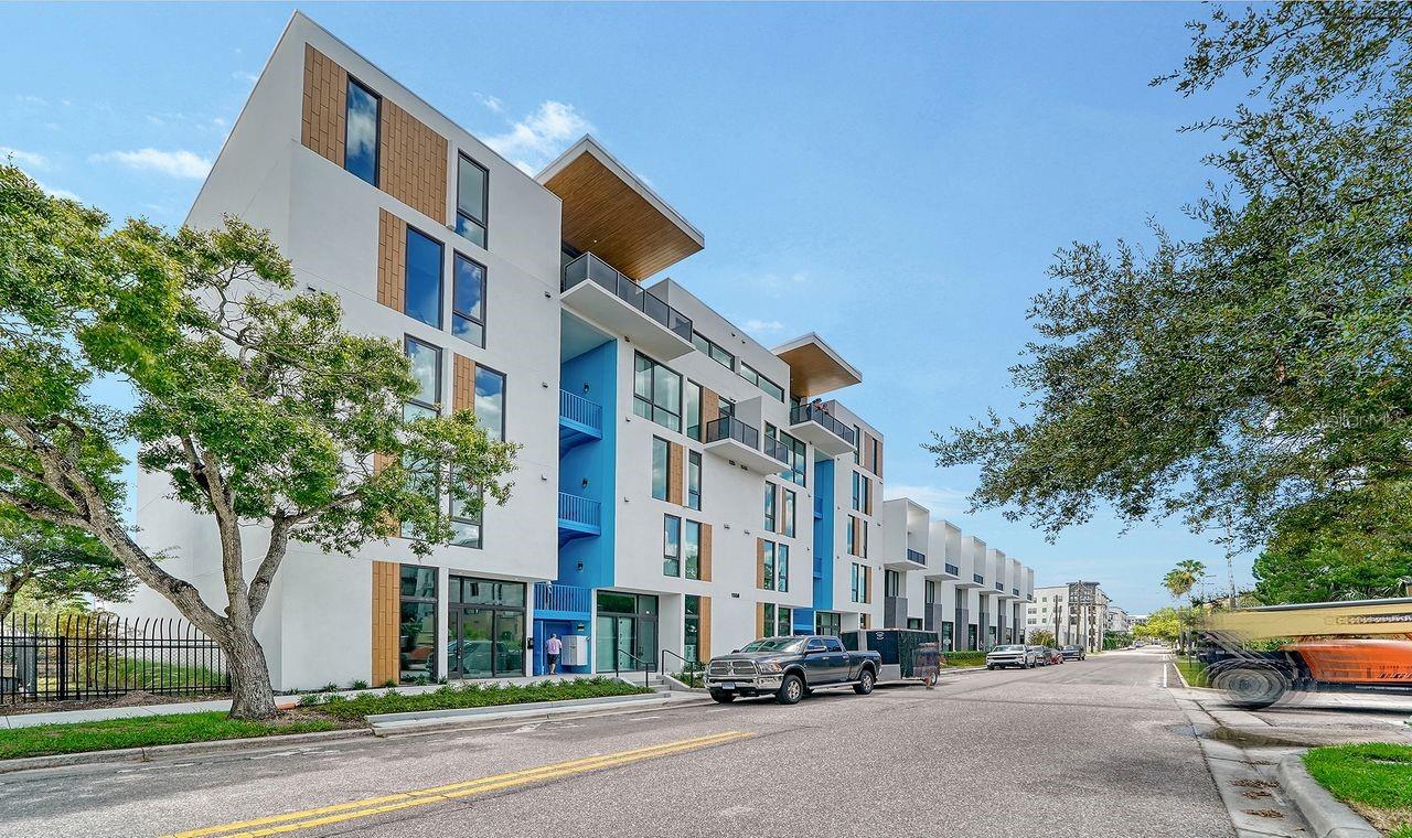 Condominium in SARASOTA, FL - Daniel Dourado